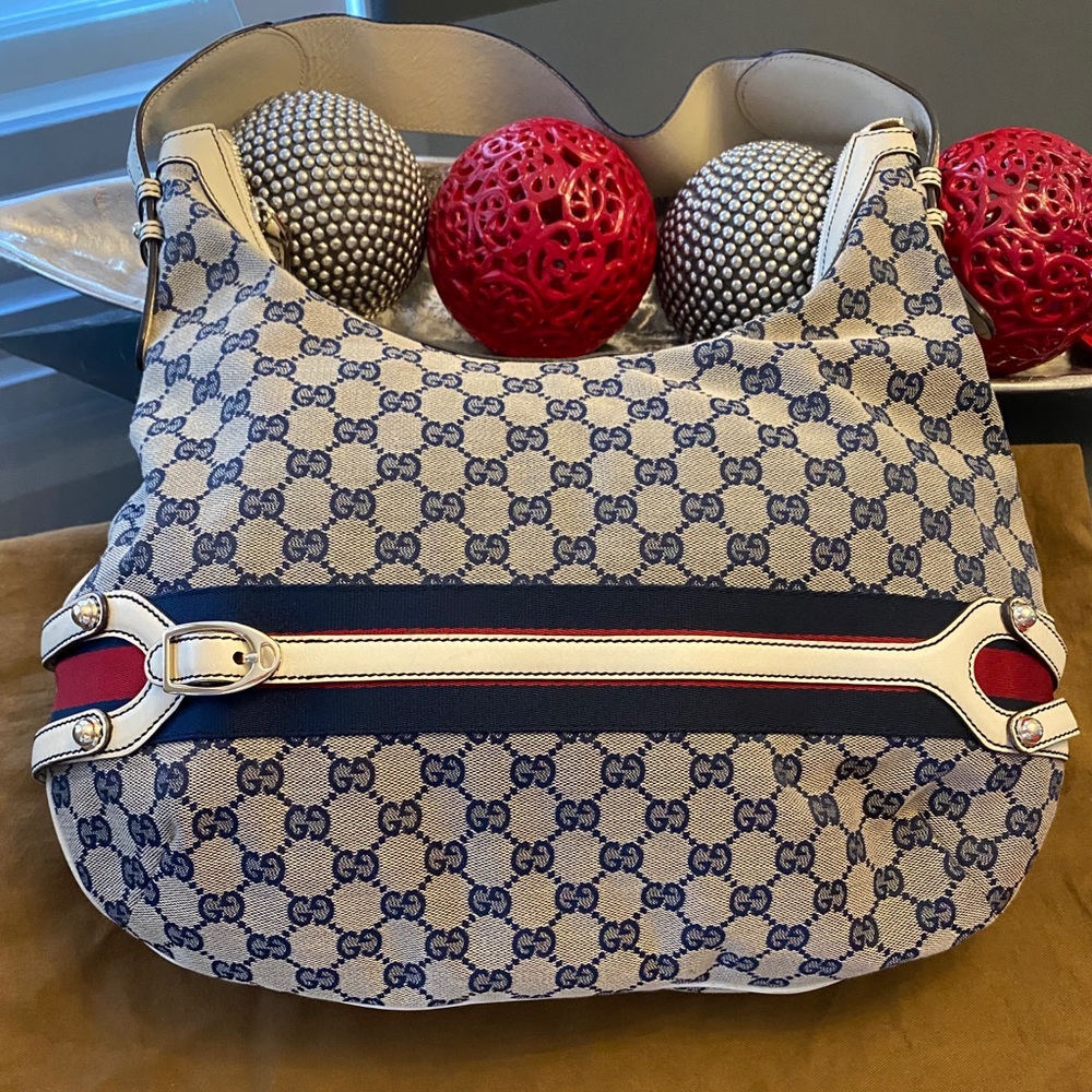 AUTHENTIC GUCCI HOBO💙